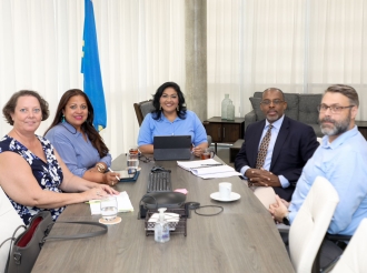 Minister Maduro a reuni cu representante regional di UNESCO, Sr. dr. Paul Hector