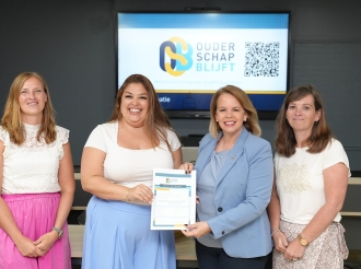 Grupo di 17 trahado social a finalisa nan curso di 'Ouderschap Blijft' y 'Paralell Solo Ouderschap'