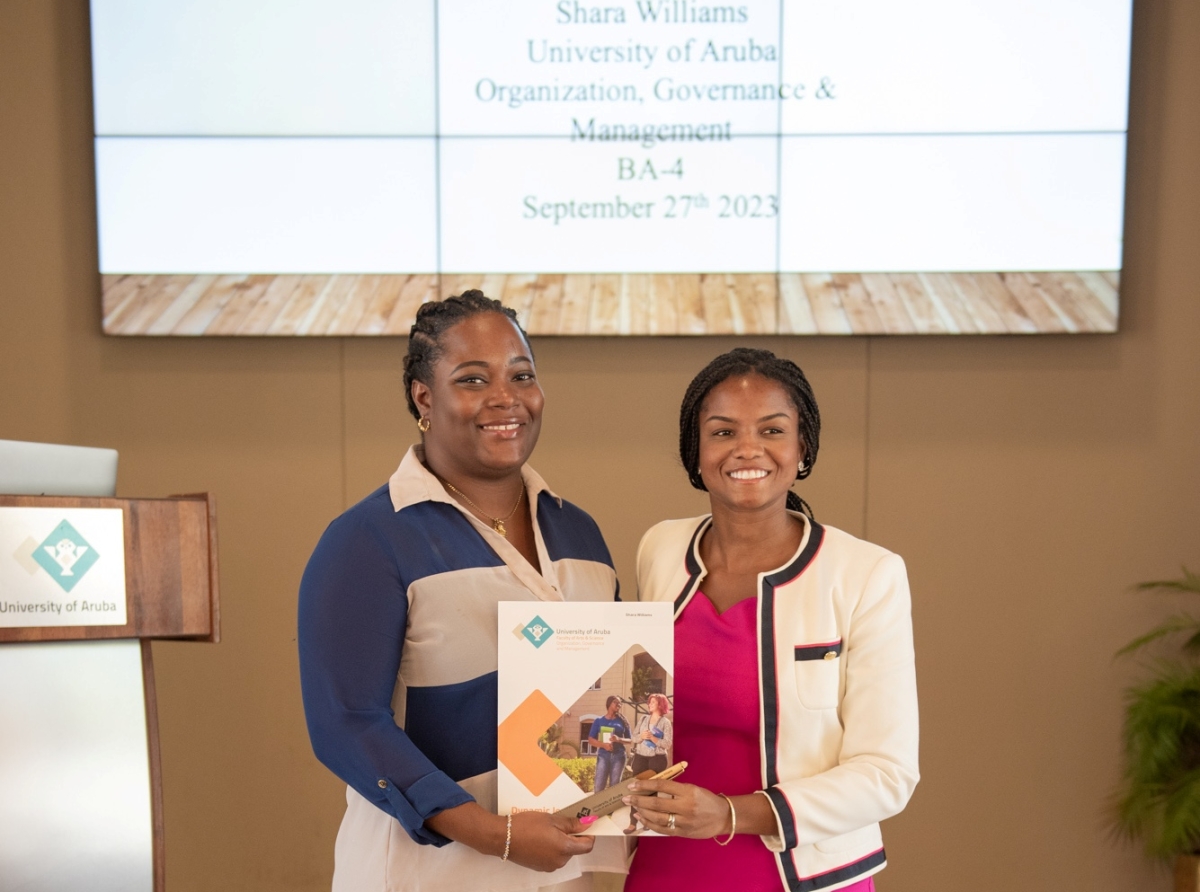 Shara Williams a gradua como Bachelor den Organization, Governance and Management