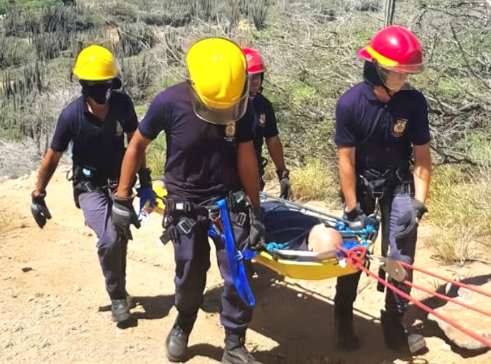 Prome Minister  ta gradici Cuerpo di Bombero pa e trabou cu nan ta eherciendo pa e siguridad di Aruba