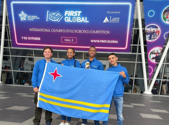 E prome ekipo nacional di robotica a representa Aruba durante competencia internacional na Singapore   