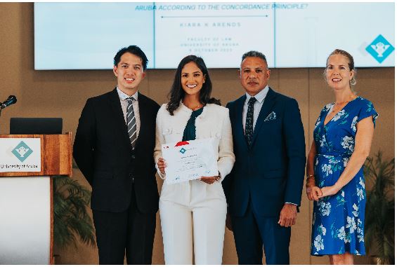 Kiara Kaïna Arends a gradua na e Facultad di Ley na Universidad di Aruba