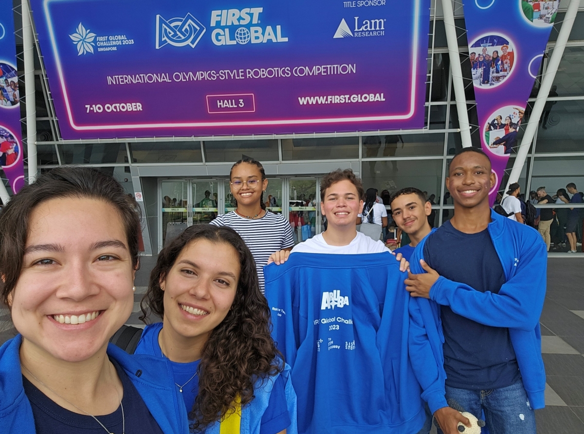 Hobennan di Islanan ABC a pasa den un tremendo experiencia durante Competencia Internacional Robotic