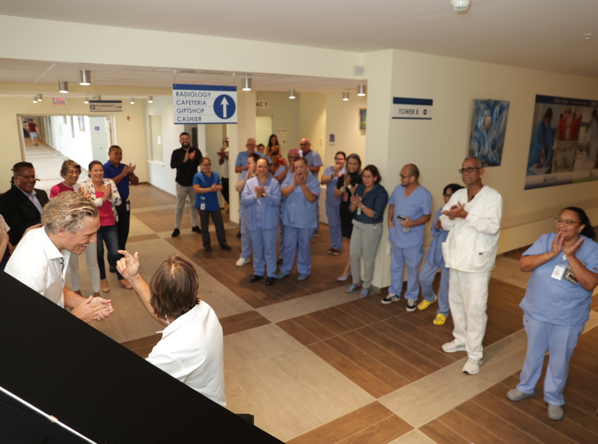 A incorpora musica di piano den e ambiente di Hospital