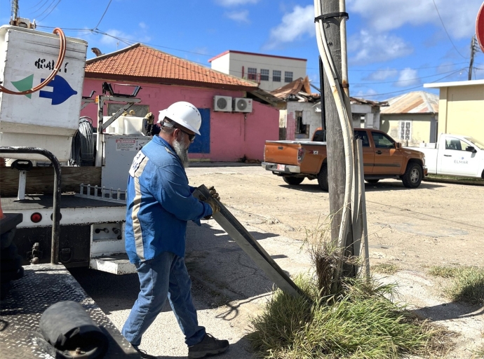 Elmar a haci trabao di mantenimento riba wayanan rond Aruba