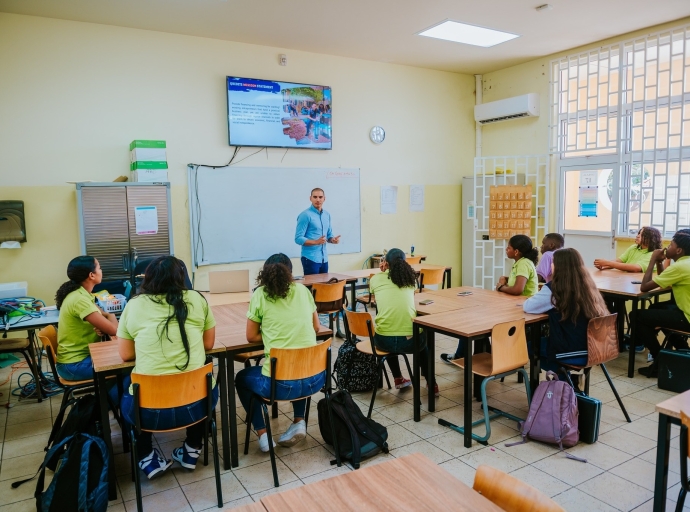 Alumnonan di La Salle College hayando mas gana pa lanta propio negoshi