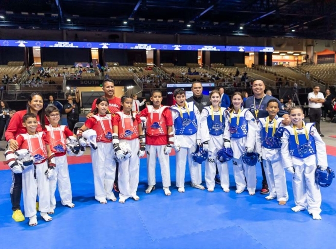 Taekwondo Team Aruba su team di TK5 a gana medaya di oro na Merca