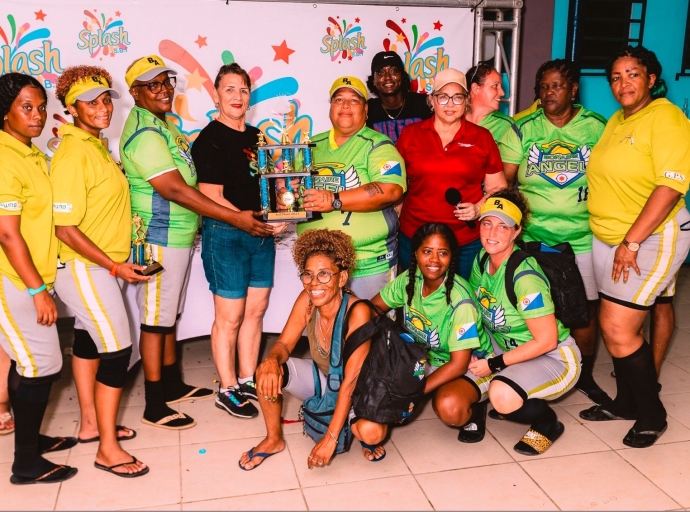 Rising Phoenix a bira campeon Torneo Softball di Damas di Caribe 35+