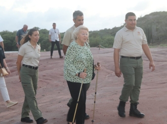 Prinses Beatrix a disfruta di un atardi den naturalesa
