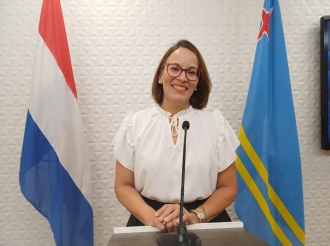 Zulema Dabian-Erasmus ta hopi honra pa por funciona como Ministro Plenipotenciario na Washington