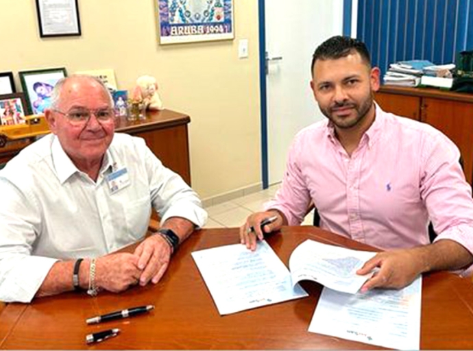 Dr. Rajnherc a firma contrato cu ciruhano plastico Dr. Patrick van der Linde pa haci operacion na ImSan