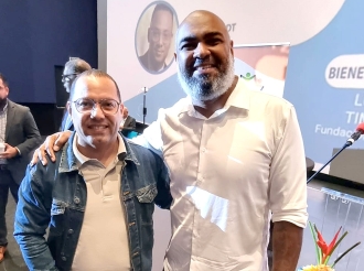 Parlamentario Ricky Hoek elaborando riba di dos lustro Fundacion Hende Homber y Dia Internacional di hende homber