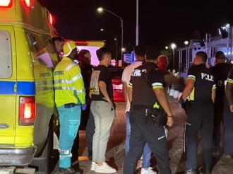 Grupo di bringador a zwaai boter y herida un persona inocente cu kap na cabez