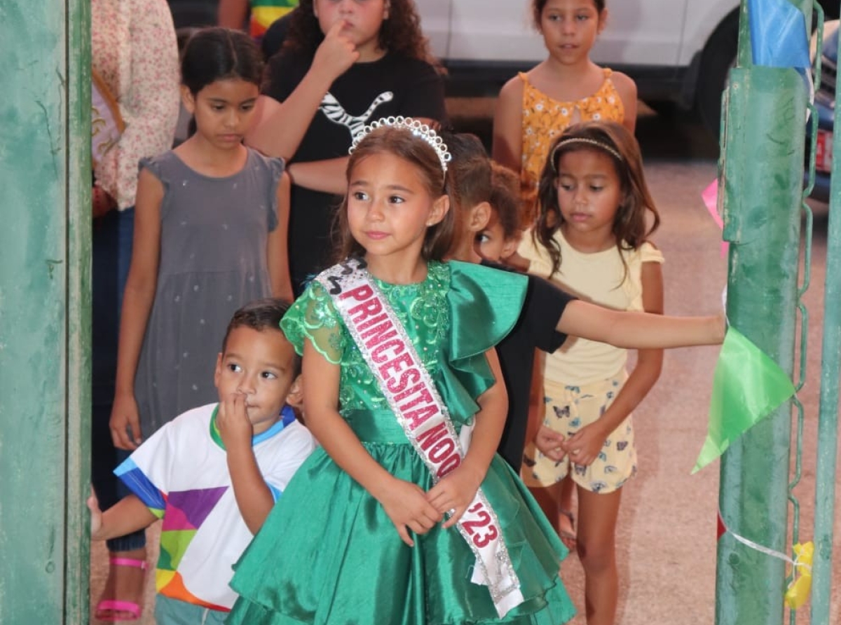 Speeltuin di CBN a habri pa muchanan tur atardi y a corona reina infantil di Noord