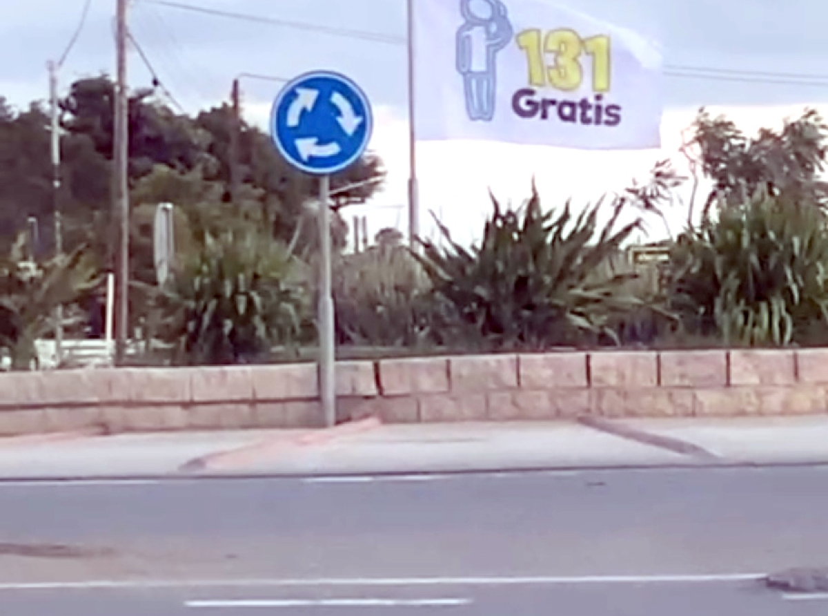 Rotondenan na Aruba por mira nan dorna cu bandera cu e logo nobo di 131