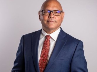 Andy Lee nombra miembro nobo pa Aruba den Raad van State