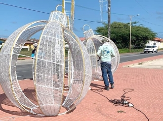 Trabao di decoracion di Luznan di Pasco a cuminza na San Nicolas