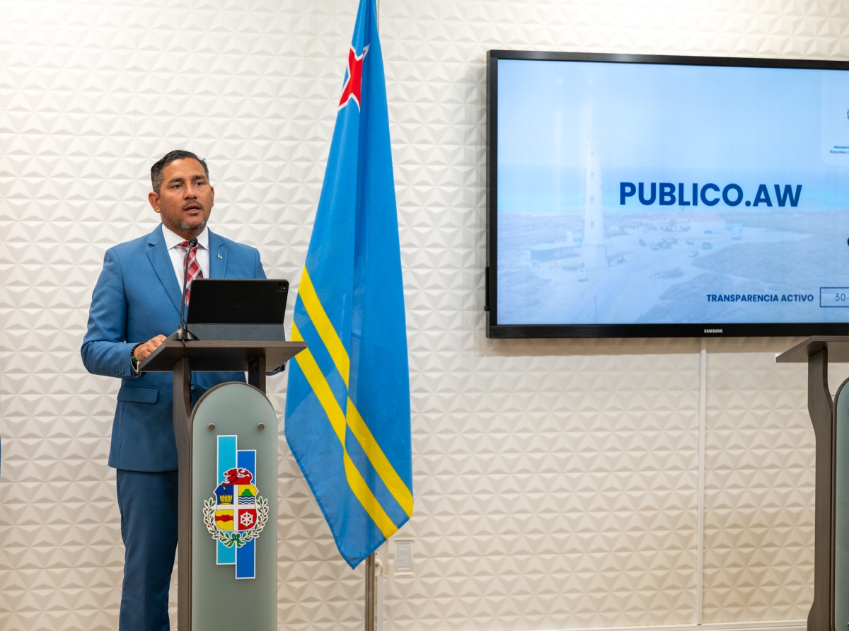Ministro Ursell Arends a divulga website Nobo di publico.aw pa transparencia activo