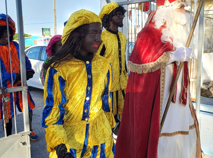 Empleadonan di Do It Center a haya bishita di Sinterklaas