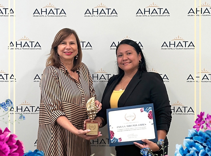 Paola Thielman Torres tambe honra cu AHATA Excellence Award