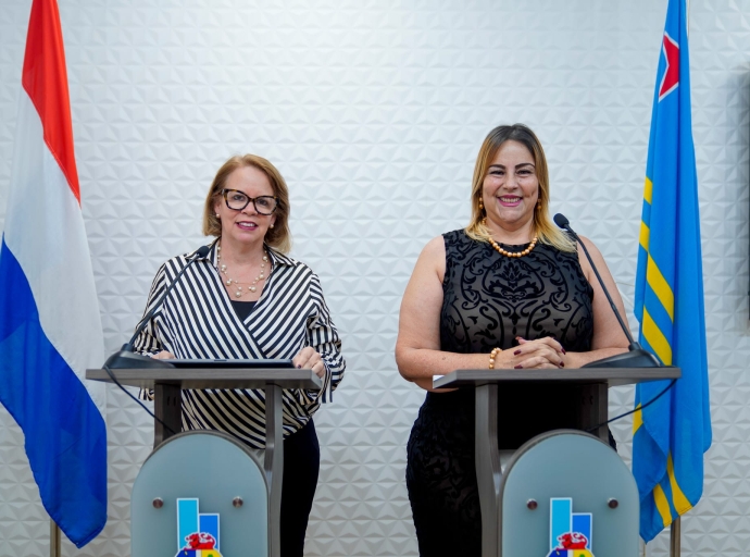 "Unabes bo pais tin un gobernador y gobernantenan cu ta sostene e lucha contra violencia di hende muhe, bo ta riba e bon caminda"