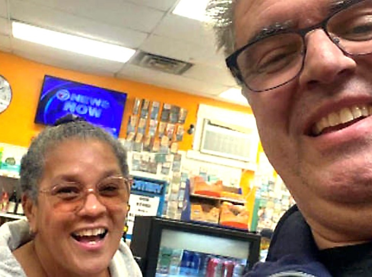 A sali na cla awor cu e Mericano cu a gana $25 miyon a bishita Aruba caba prome di bay cobra premio