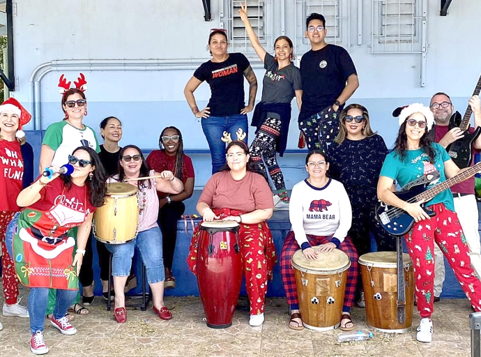 Alumno- y docentenan di Colegio Arubano den nan PJ’s di Pasco