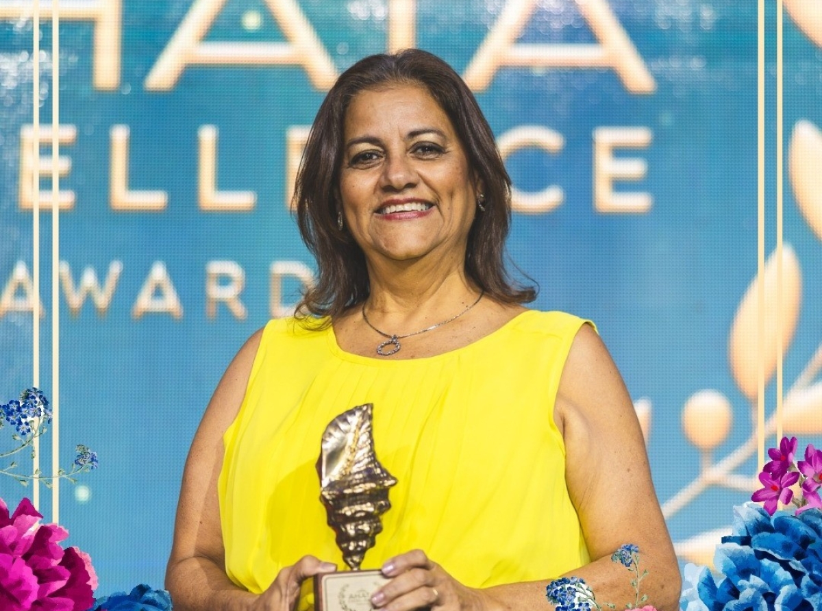 Sonia de Nobrega tambe honra cu AHATA Excellence Award