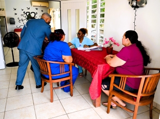 Altocomisario Ramon Arnhem a comparti un rato ameno cu nos grandinan