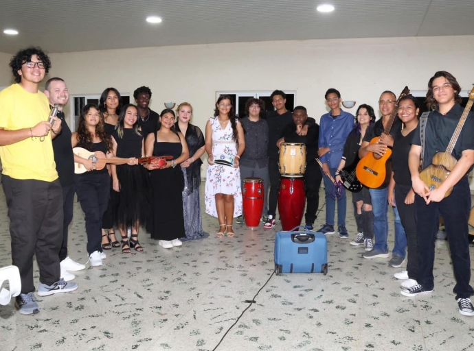 Studiantenan di Colegio Arubano a participa den Festival di Dande