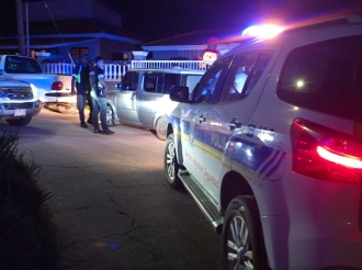 Homber bao di influencia a hera dal yiu di bisiña cu auto