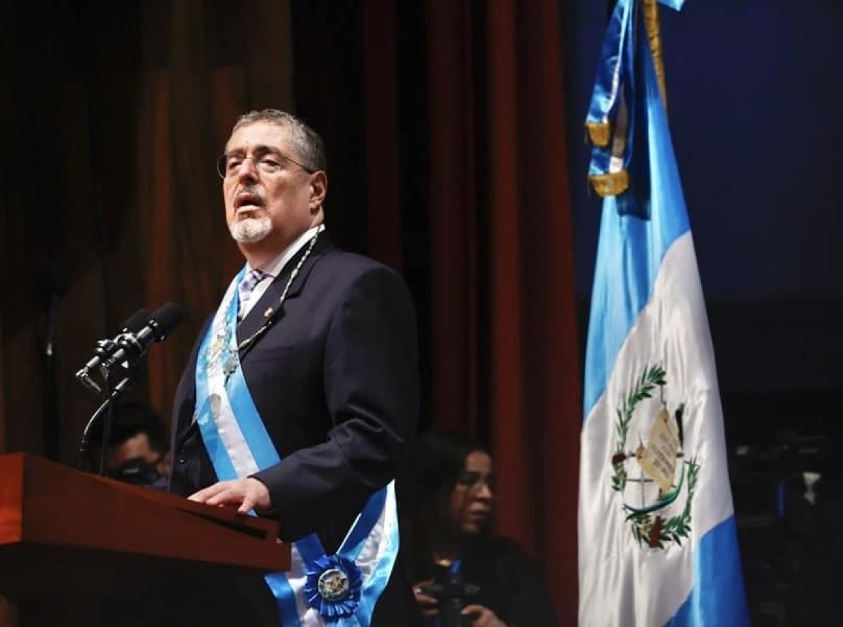 Premier Evelyn Wever-Croes presente na huramentacion di President di Guatemala