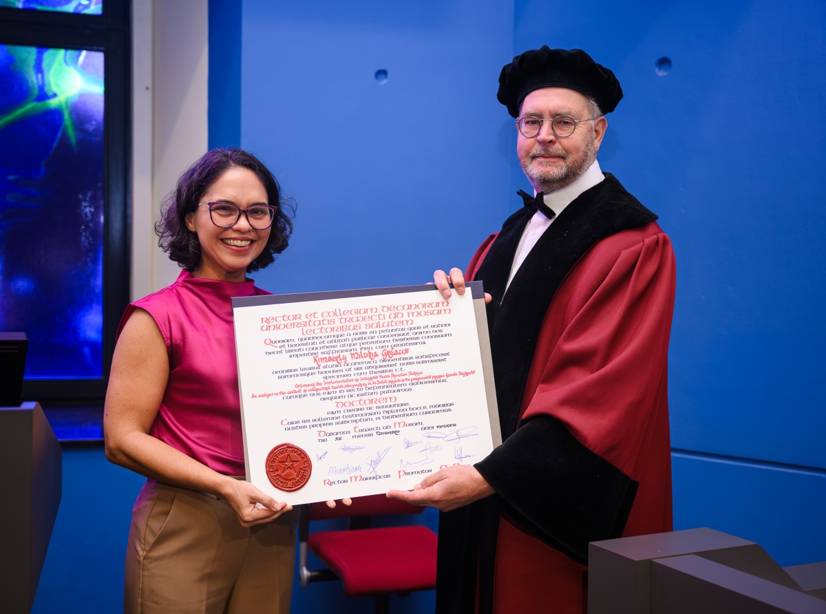 Facultad FHTMS a felicita Dr. Kimberly Grêaux cu a obtene Doctorado na Maastricht University