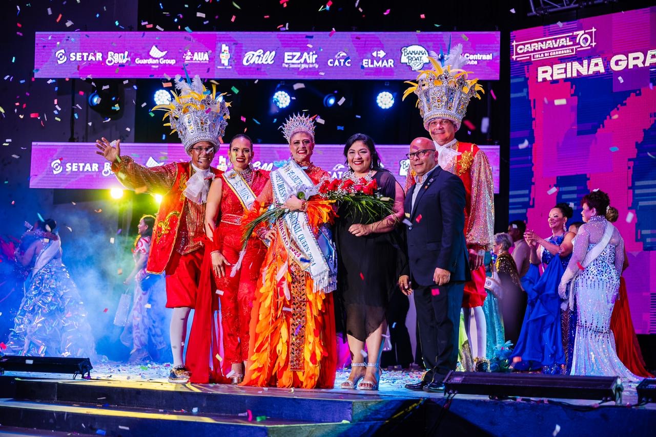 Reina Grandi Gedis Jansen y Señora Carnaval Tatiana Tromp  lo guia Aruba su Carnaval 70