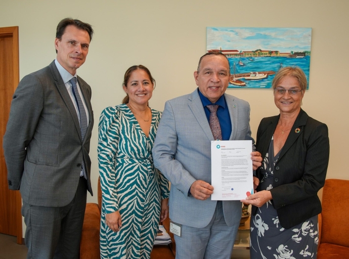 Minister Endy Croes a wordo informa tocante avance di proyectonan na Universidad di Aruba