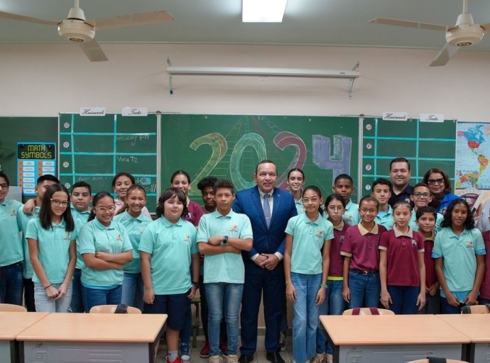 Colegio Conrado Coronel a ricibi bishita di Minister Endy Croes den cuadro di celebracion di Dia di Betico