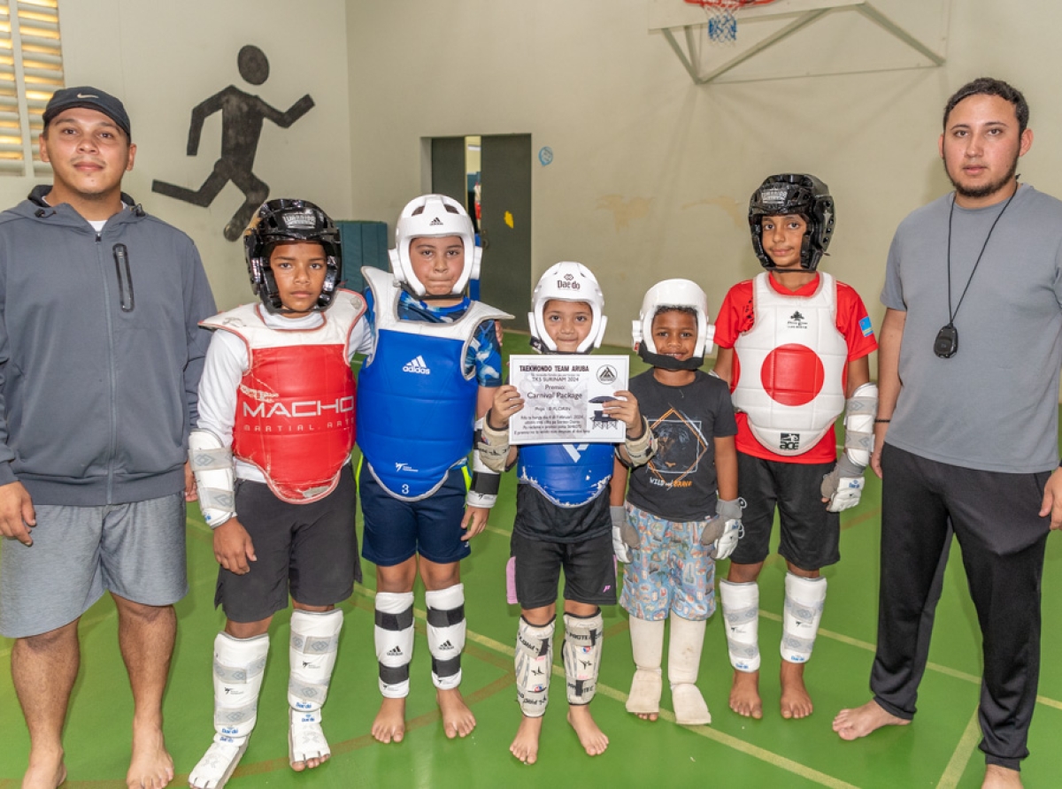 Taekwondo Team Aruba cu rifa pa recauda fondo pa e di 10 TK5 na Surinam