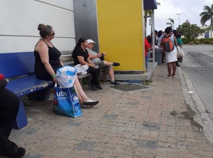 Arubus su maneho pa organiza traslado di turista na beach no ta eficiente y ta causa malestar