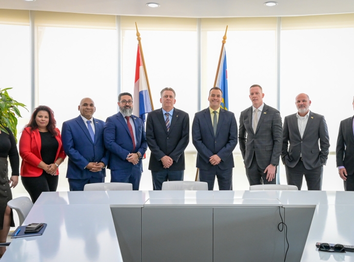 Minister Geoffrey Wever a participa den e prome encuentro oficial cu hunta di supervision nobo di Camara di Comercio