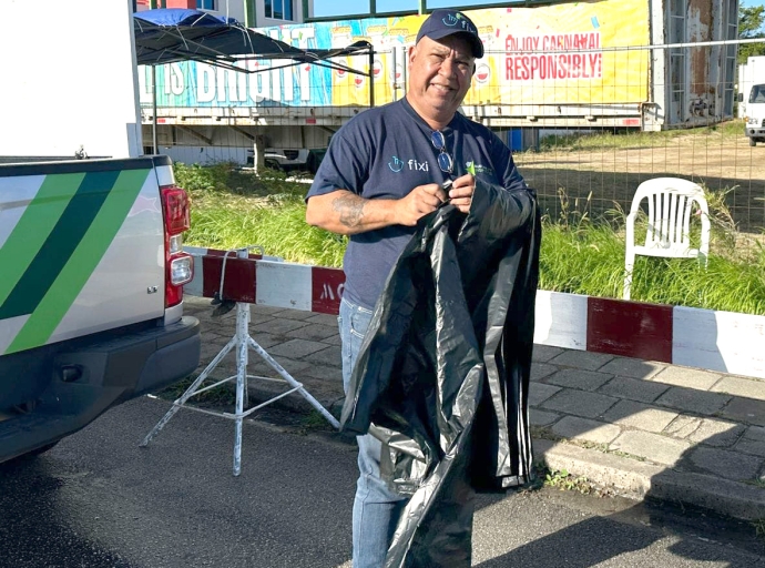 City Inspector contento cu pueblo ta uza saconan cu ta wordo parti durante Carnaval