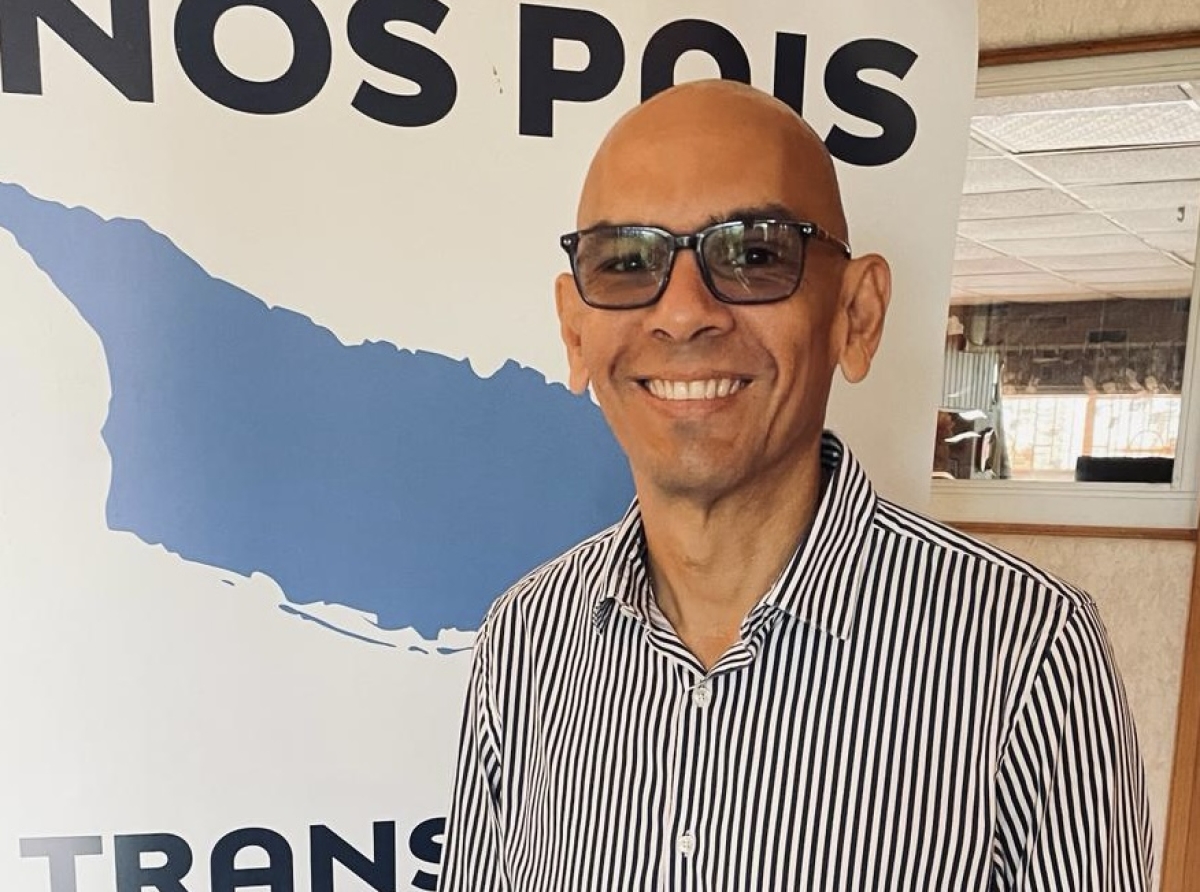 Otmar Oduber mustrando cu Gobierno por reduci gastonan di presupuesto di Pais Aruba cu 30%