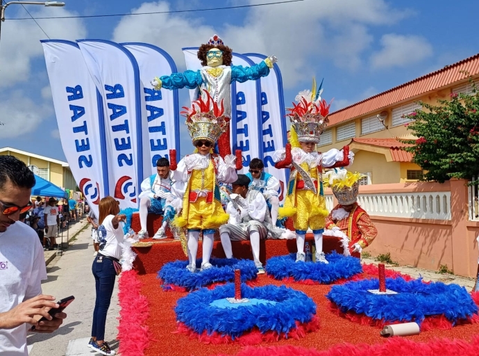 Mahestuoso Carnaval di Mucha na San Nicolas 