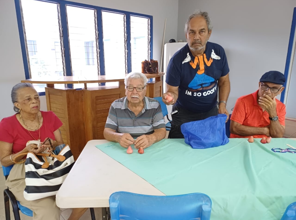 Personal y Clientenan di Centro Man na Obra a celebra Carnaval 70 yen di bunita ambiente