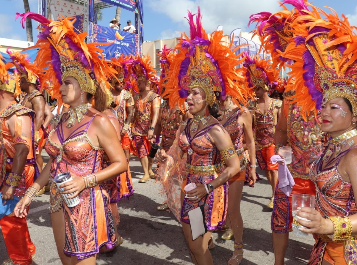 Asina a festeha Carnaval 70 na Playa