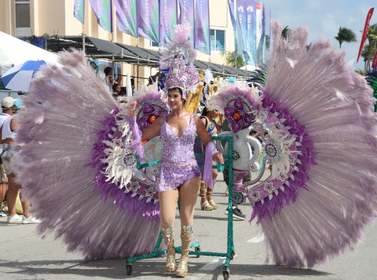 Carnaval di Aruba a bira sinonimo di “calidad y beyesa”