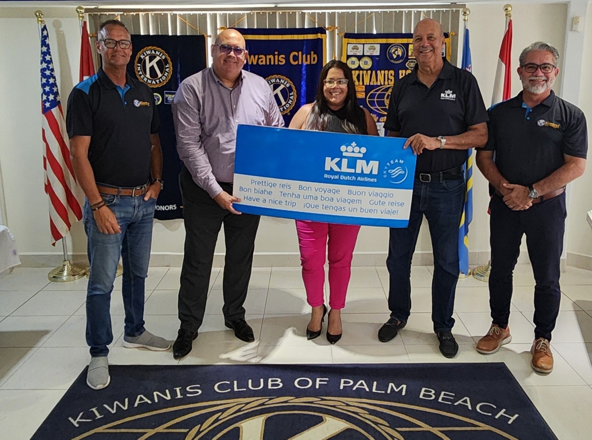 Kiwanis Club of Palm Beach a entrega premio grandi di pasashi di Fiesta Masquerade