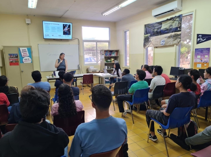 Ontario Tech University a duna lectura na Colegio Arubano