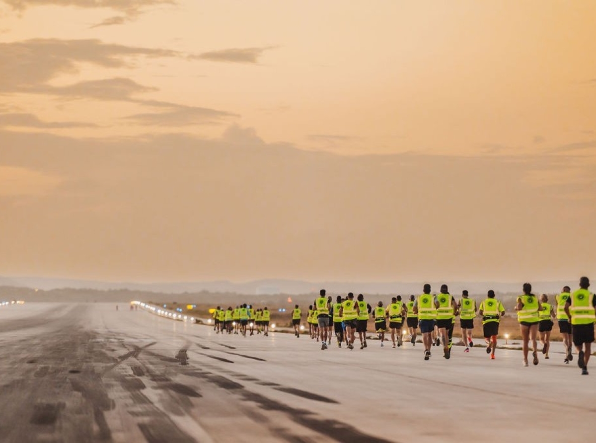 Otro siman lo por core 5 km riba pista di aterizahe di Aeropuerto