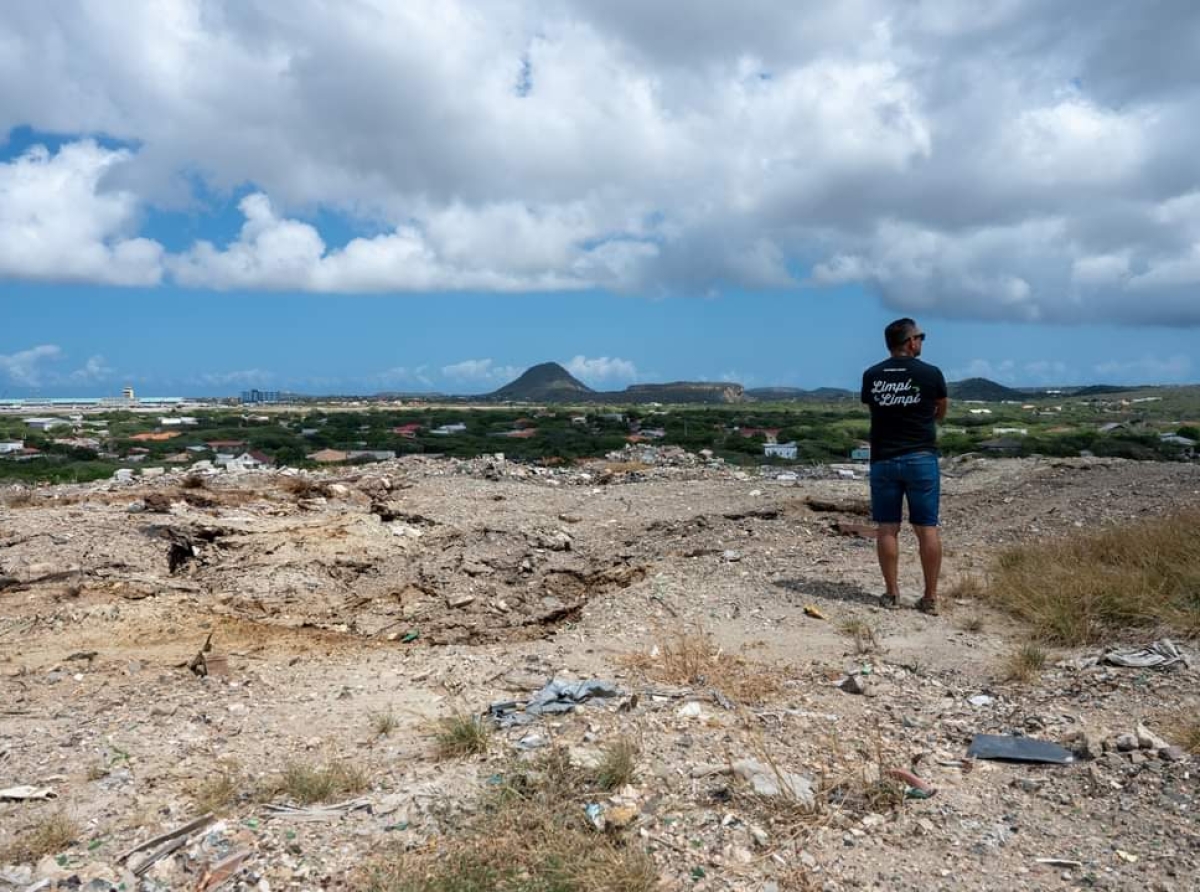 Minister Ursell Arends buscando solucion definitivo pa e dump di Parkietenbos