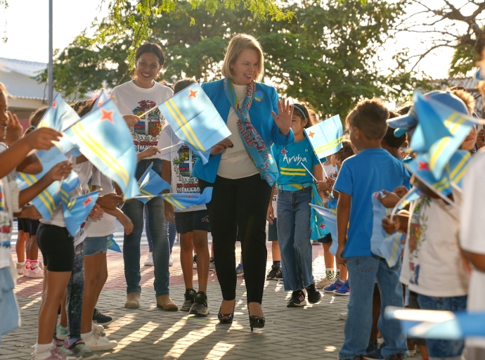 Ban celebra e amor cu nos tin pa nos Himno y Bandera